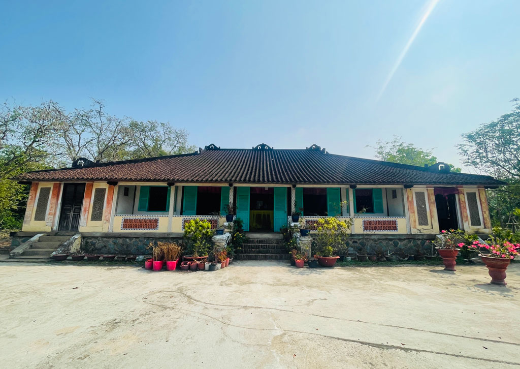 Di tích kiến trúc nghệ thuật Nhà Trăm Cột